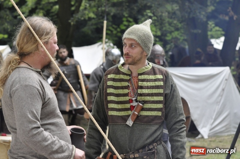 Zdjęcie w galerii na portalu naszraciborz.pl: Ruszył Raciborski Festiwal Średniowieczny. Zobaczcie leśne manewry wojów  wiadomości z regionu
