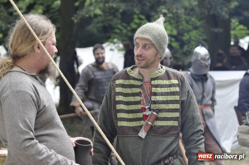 Zdjęcie w galerii na portalu naszraciborz.pl: Ruszył Raciborski Festiwal Średniowieczny. Zobaczcie leśne manewry wojów  wiadomości z regionu