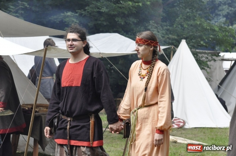 Zdjęcie w galerii na portalu naszraciborz.pl: Ruszył Raciborski Festiwal Średniowieczny. Zobaczcie leśne manewry wojów  wiadomości z regionu