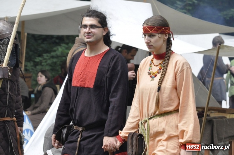 Zdjęcie w galerii na portalu naszraciborz.pl: Ruszył Raciborski Festiwal Średniowieczny. Zobaczcie leśne manewry wojów  wiadomości z regionu