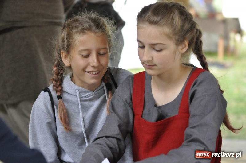 Zdjęcie w galerii na portalu naszraciborz.pl: Ruszył Raciborski Festiwal Średniowieczny. Zobaczcie leśne manewry wojów  wiadomości z regionu