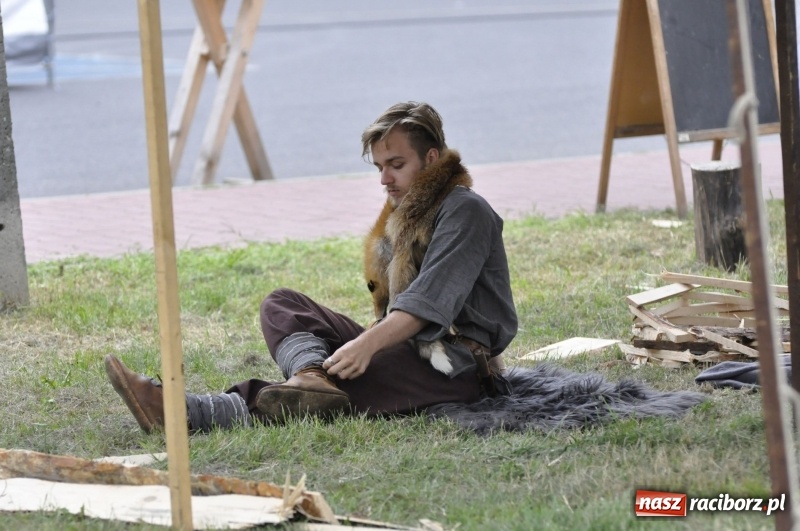 Zdjęcie w galerii na portalu naszraciborz.pl: Ruszył Raciborski Festiwal Średniowieczny. Zobaczcie leśne manewry wojów  wiadomości z regionu