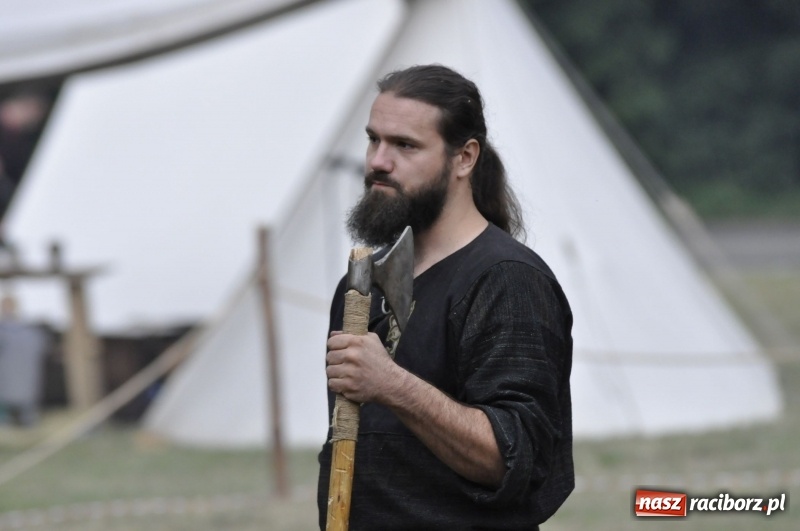 Zdjęcie w galerii na portalu naszraciborz.pl: Ruszył Raciborski Festiwal Średniowieczny. Zobaczcie leśne manewry wojów  wiadomości z regionu