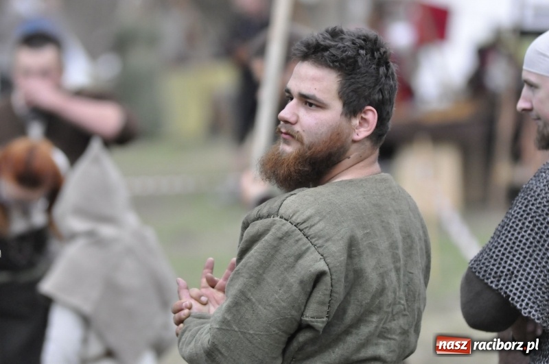 Zdjęcie w galerii na portalu naszraciborz.pl: Ruszył Raciborski Festiwal Średniowieczny. Zobaczcie leśne manewry wojów  wiadomości z regionu