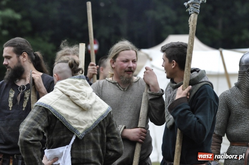 Zdjęcie w galerii na portalu naszraciborz.pl: Ruszył Raciborski Festiwal Średniowieczny. Zobaczcie leśne manewry wojów  wiadomości z regionu