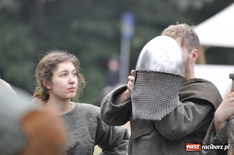 Zdjęcie w galerii na portalu naszraciborz.pl: Ruszył Raciborski Festiwal Średniowieczny. Zobaczcie leśne manewry wojów  wiadomości z regionu