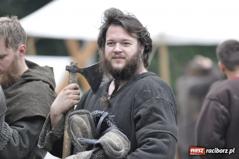 Zdjęcie w galerii na portalu naszraciborz.pl: Ruszył Raciborski Festiwal Średniowieczny. Zobaczcie leśne manewry wojów  wiadomości z regionu
