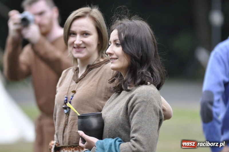 Zdjęcie w galerii na portalu naszraciborz.pl: Ruszył Raciborski Festiwal Średniowieczny. Zobaczcie leśne manewry wojów  wiadomości z regionu