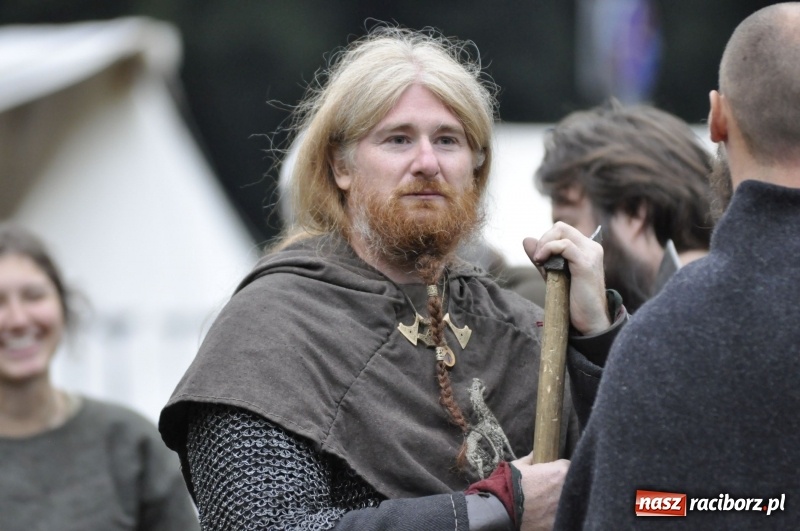 Zdjęcie w galerii na portalu naszraciborz.pl: Ruszył Raciborski Festiwal Średniowieczny. Zobaczcie leśne manewry wojów  wiadomości z regionu
