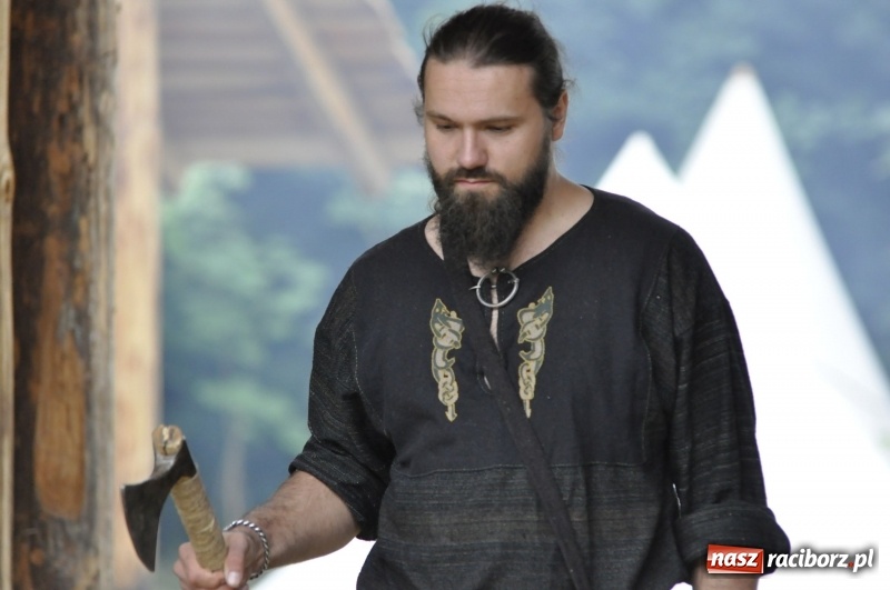 Zdjęcie w galerii na portalu naszraciborz.pl: Ruszył Raciborski Festiwal Średniowieczny. Zobaczcie leśne manewry wojów  wiadomości z regionu