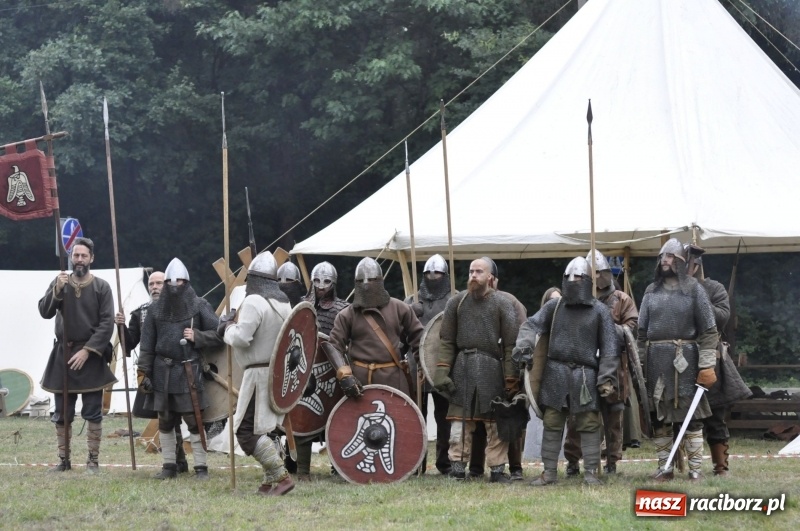Zdjęcie w galerii na portalu naszraciborz.pl: Ruszył Raciborski Festiwal Średniowieczny. Zobaczcie leśne manewry wojów  wiadomości z regionu