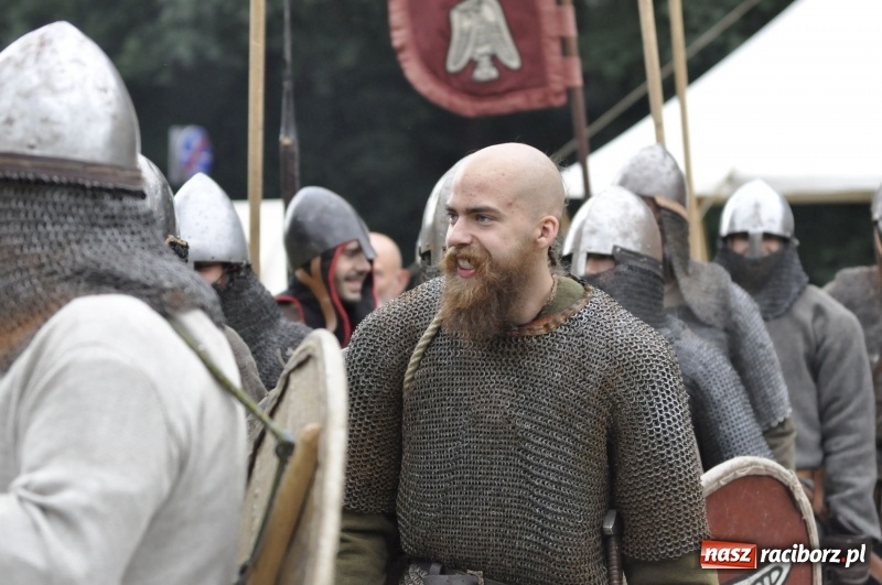 Zdjęcie w galerii na portalu naszraciborz.pl: Ruszył Raciborski Festiwal Średniowieczny. Zobaczcie leśne manewry wojów  wiadomości z regionu