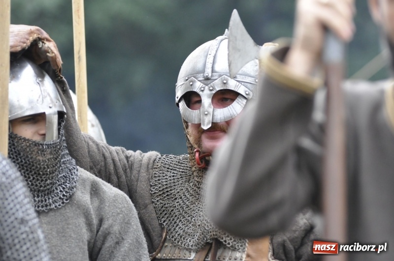 Zdjęcie w galerii na portalu naszraciborz.pl: Ruszył Raciborski Festiwal Średniowieczny. Zobaczcie leśne manewry wojów  wiadomości z regionu
