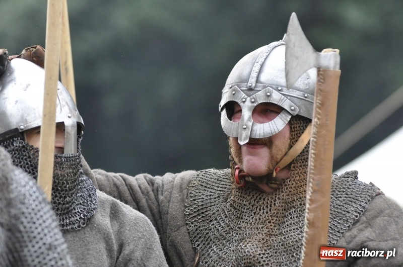 Zdjęcie w galerii na portalu naszraciborz.pl: Ruszył Raciborski Festiwal Średniowieczny. Zobaczcie leśne manewry wojów  wiadomości z regionu