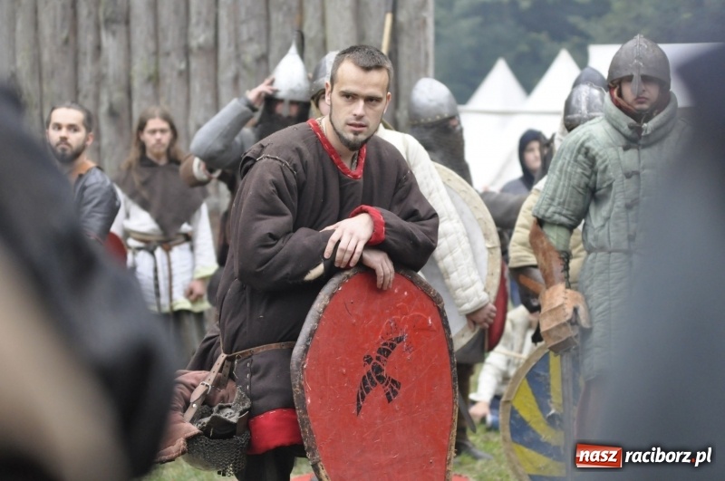 Zdjęcie w galerii na portalu naszraciborz.pl: Ruszył Raciborski Festiwal Średniowieczny. Zobaczcie leśne manewry wojów  wiadomości z regionu