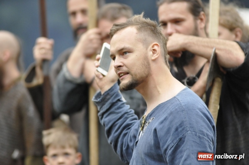 Zdjęcie w galerii na portalu naszraciborz.pl: Ruszył Raciborski Festiwal Średniowieczny. Zobaczcie leśne manewry wojów  wiadomości z regionu