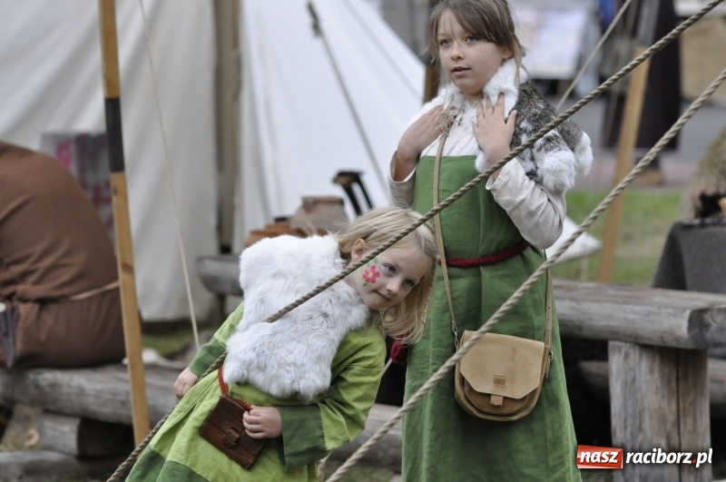 Zdjęcie w galerii na portalu naszraciborz.pl: Ruszył Raciborski Festiwal Średniowieczny. Zobaczcie leśne manewry wojów  wiadomości z regionu