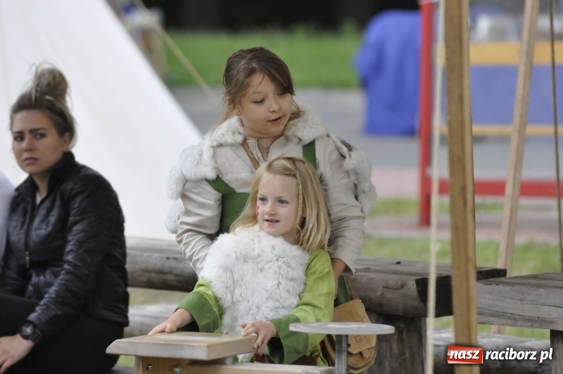 Zdjęcie w galerii na portalu naszraciborz.pl: Ruszył Raciborski Festiwal Średniowieczny. Zobaczcie leśne manewry wojów  wiadomości z regionu