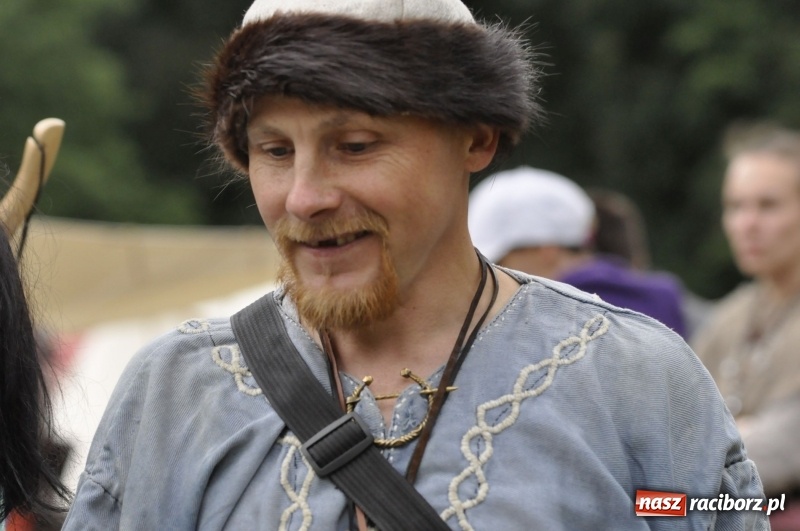 Zdjęcie w galerii na portalu naszraciborz.pl: Ruszył Raciborski Festiwal Średniowieczny. Zobaczcie leśne manewry wojów  wiadomości z regionu