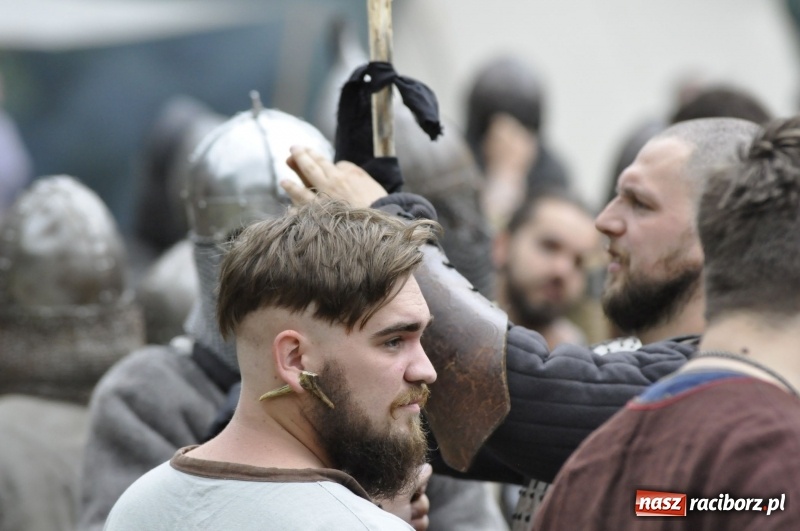 Zdjęcie w galerii na portalu naszraciborz.pl: Ruszył Raciborski Festiwal Średniowieczny. Zobaczcie leśne manewry wojów  wiadomości z regionu