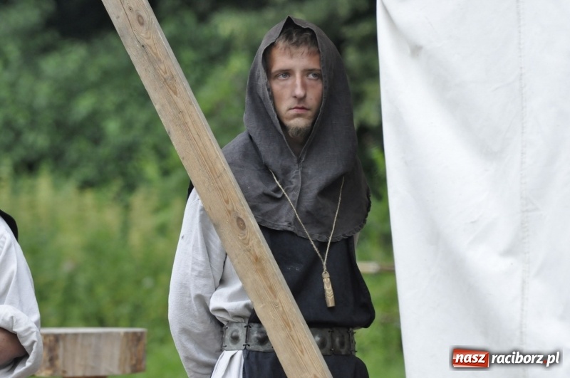 Zdjęcie w galerii na portalu naszraciborz.pl: Ruszył Raciborski Festiwal Średniowieczny. Zobaczcie leśne manewry wojów  wiadomości z regionu