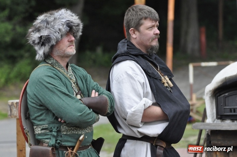 Zdjęcie w galerii na portalu naszraciborz.pl: Ruszył Raciborski Festiwal Średniowieczny. Zobaczcie leśne manewry wojów  wiadomości z regionu