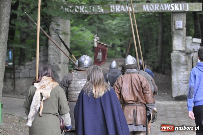 Zdjęcie w galerii na portalu naszraciborz.pl: Ruszył Raciborski Festiwal Średniowieczny. Zobaczcie leśne manewry wojów  wiadomości z regionu