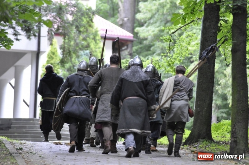 Zdjęcie w galerii na portalu naszraciborz.pl: Ruszył Raciborski Festiwal Średniowieczny. Zobaczcie leśne manewry wojów  wiadomości z regionu