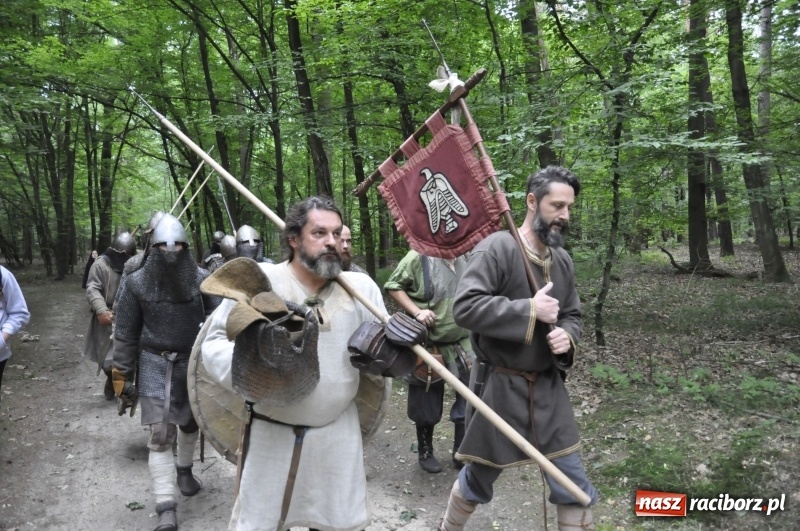 Zdjęcie w galerii na portalu naszraciborz.pl: Ruszył Raciborski Festiwal Średniowieczny. Zobaczcie leśne manewry wojów  wiadomości z regionu