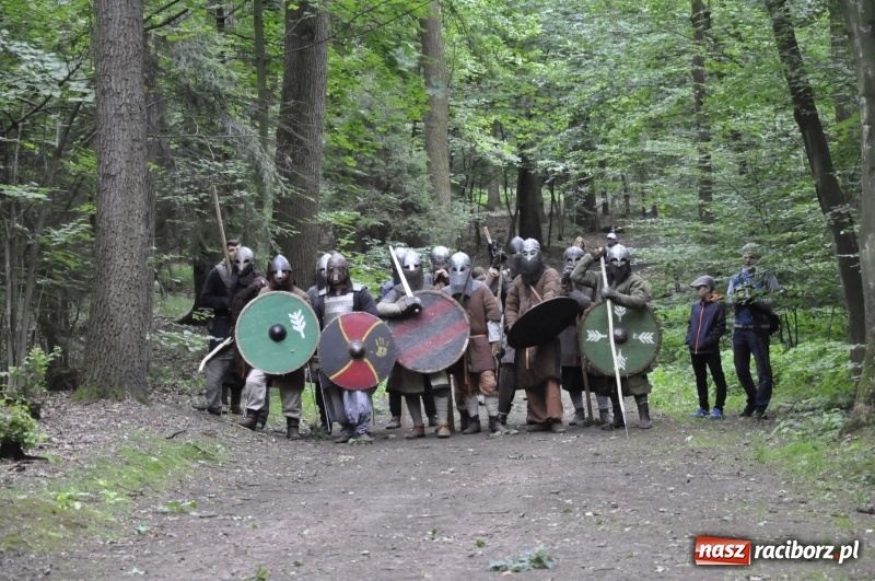 Zdjęcie w galerii na portalu naszraciborz.pl: Ruszył Raciborski Festiwal Średniowieczny. Zobaczcie leśne manewry wojów  wiadomości z regionu