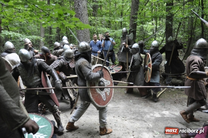 Zdjęcie w galerii na portalu naszraciborz.pl: Ruszył Raciborski Festiwal Średniowieczny. Zobaczcie leśne manewry wojów  wiadomości z regionu