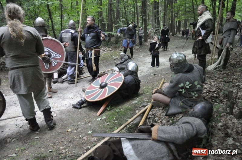 Zdjęcie w galerii na portalu naszraciborz.pl: Ruszył Raciborski Festiwal Średniowieczny. Zobaczcie leśne manewry wojów  wiadomości z regionu