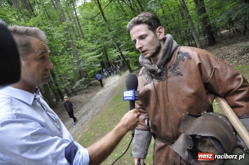 Zdjęcie w galerii na portalu naszraciborz.pl: Ruszył Raciborski Festiwal Średniowieczny. Zobaczcie leśne manewry wojów  wiadomości z regionu