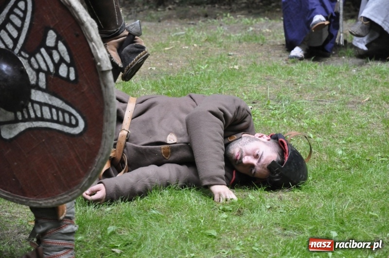 Zdjęcie w galerii na portalu naszraciborz.pl: Ruszył Raciborski Festiwal Średniowieczny. Zobaczcie leśne manewry wojów  wiadomości z regionu