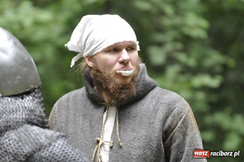 Zdjęcie w galerii na portalu naszraciborz.pl: Ruszył Raciborski Festiwal Średniowieczny. Zobaczcie leśne manewry wojów  wiadomości z regionu