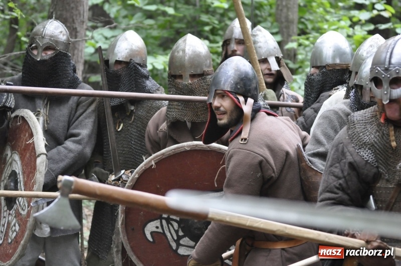 Zdjęcie w galerii na portalu naszraciborz.pl: Ruszył Raciborski Festiwal Średniowieczny. Zobaczcie leśne manewry wojów  wiadomości z regionu