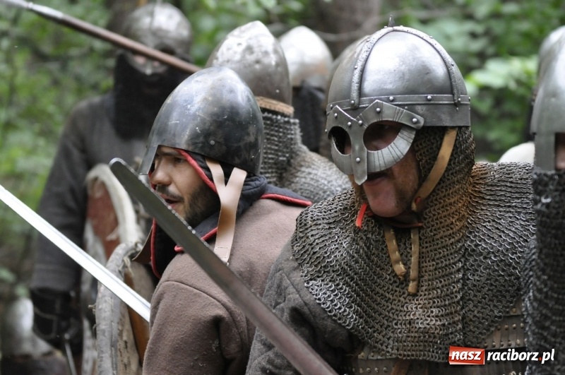 Zdjęcie w galerii na portalu naszraciborz.pl: Ruszył Raciborski Festiwal Średniowieczny. Zobaczcie leśne manewry wojów  wiadomości z regionu