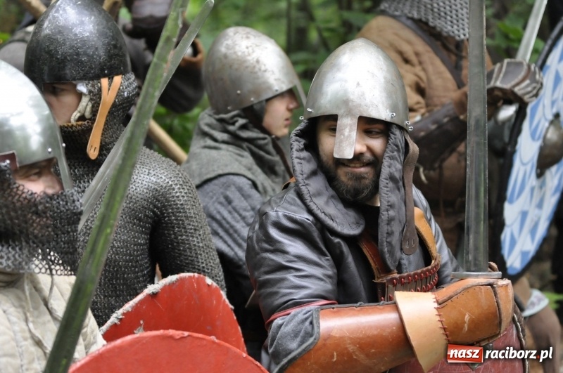 Zdjęcie w galerii na portalu naszraciborz.pl: Ruszył Raciborski Festiwal Średniowieczny. Zobaczcie leśne manewry wojów  wiadomości z regionu