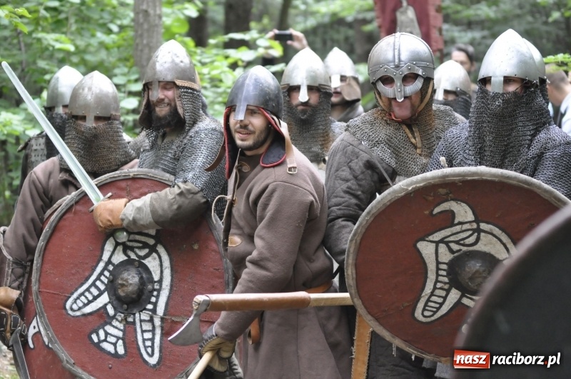 Zdjęcie w galerii na portalu naszraciborz.pl: Ruszył Raciborski Festiwal Średniowieczny. Zobaczcie leśne manewry wojów  wiadomości z regionu