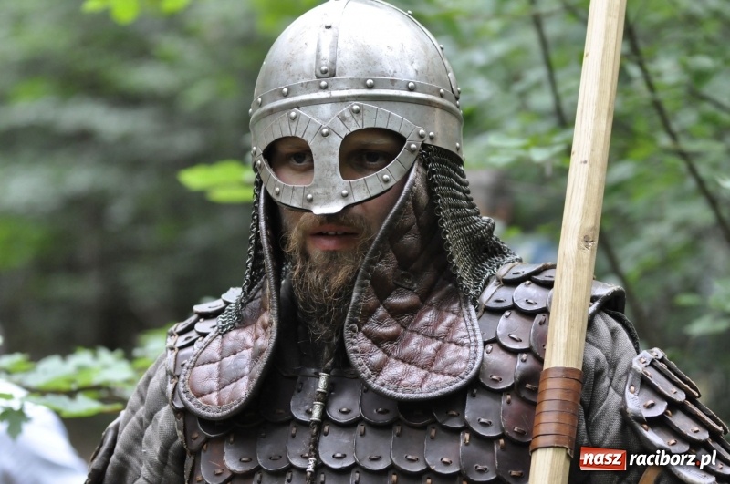 Zdjęcie w galerii na portalu naszraciborz.pl: Ruszył Raciborski Festiwal Średniowieczny. Zobaczcie leśne manewry wojów  wiadomości z regionu
