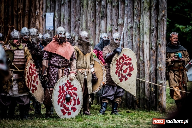 Zdjęcie w galerii na portalu naszraciborz.pl: Chwała Racibórz! Wojowie stoczyli bitwę na śmierć i życie FOTO i WIDEO wiadomości z regionu