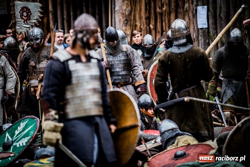 Zdjęcie w galerii na portalu naszraciborz.pl: Chwała Racibórz! Wojowie stoczyli bitwę na śmierć i życie FOTO i WIDEO wiadomości z regionu