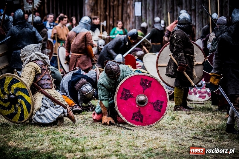 Zdjęcie w galerii na portalu naszraciborz.pl: Chwała Racibórz! Wojowie stoczyli bitwę na śmierć i życie FOTO i WIDEO wiadomości z regionu
