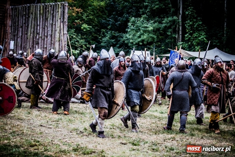 Zdjęcie w galerii na portalu naszraciborz.pl: Chwała Racibórz! Wojowie stoczyli bitwę na śmierć i życie FOTO i WIDEO wiadomości z regionu