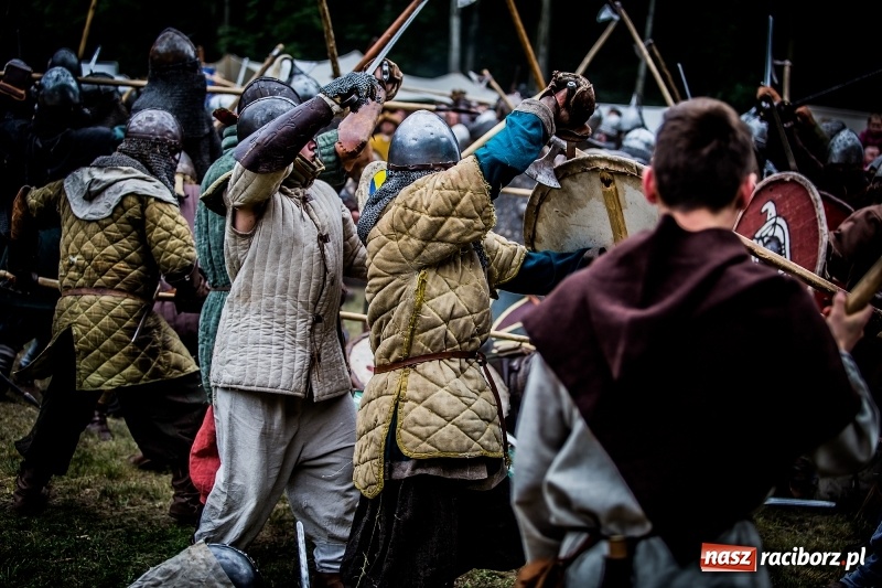 Zdjęcie w galerii na portalu naszraciborz.pl: Chwała Racibórz! Wojowie stoczyli bitwę na śmierć i życie FOTO i WIDEO wiadomości z regionu