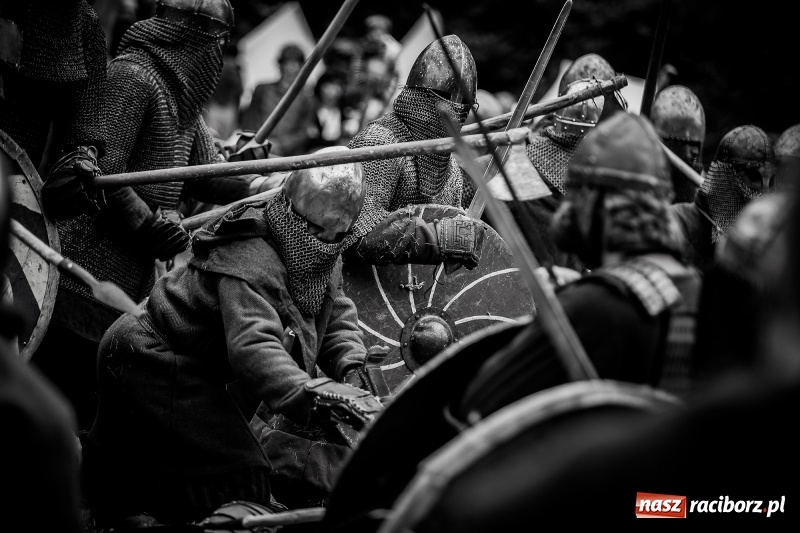 Zdjęcie w galerii na portalu naszraciborz.pl: Chwała Racibórz! Wojowie stoczyli bitwę na śmierć i życie FOTO i WIDEO wiadomości z regionu
