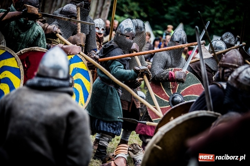 Zdjęcie w galerii na portalu naszraciborz.pl: Chwała Racibórz! Wojowie stoczyli bitwę na śmierć i życie FOTO i WIDEO wiadomości z regionu