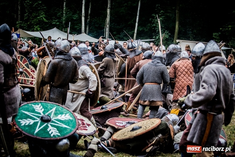 Zdjęcie w galerii na portalu naszraciborz.pl: Chwała Racibórz! Wojowie stoczyli bitwę na śmierć i życie FOTO i WIDEO wiadomości z regionu