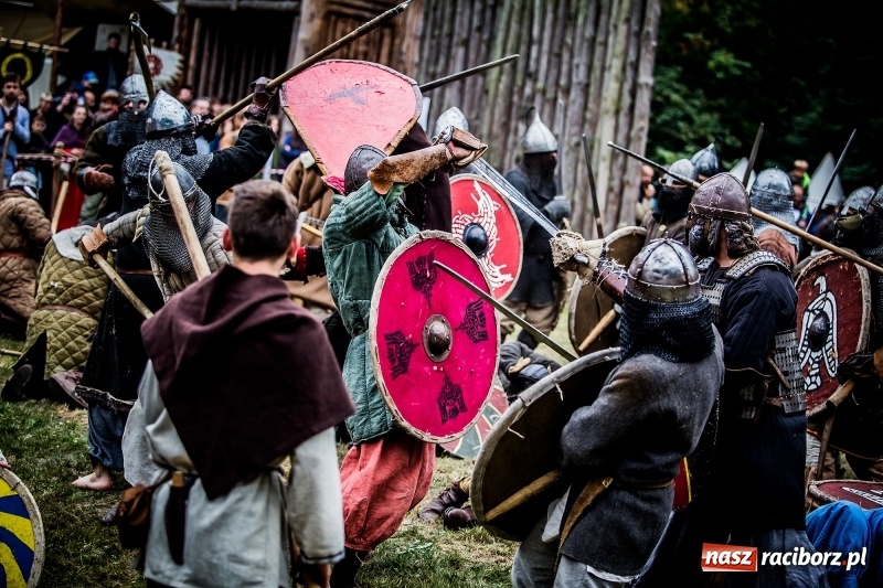 Zdjęcie w galerii na portalu naszraciborz.pl: Chwała Racibórz! Wojowie stoczyli bitwę na śmierć i życie FOTO i WIDEO wiadomości z regionu