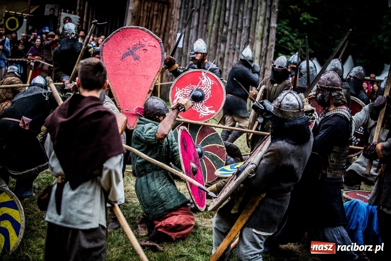 Zdjęcie w galerii na portalu naszraciborz.pl: Chwała Racibórz! Wojowie stoczyli bitwę na śmierć i życie FOTO i WIDEO wiadomości z regionu